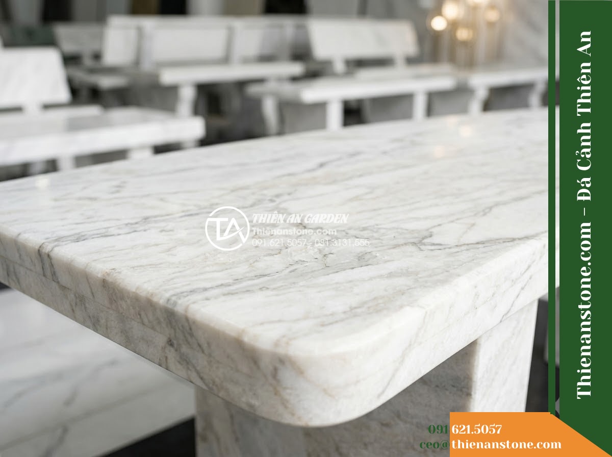 Ghế Đá Công Viên Không Tựa Dáng Cong Phúc An 150x45x45cm - Đá Trắng Cẩm Thạch - Hình 6 Ghế Đá Công Viên Không Tựa Dáng Cong Phúc An 150x45x45cm - Đá Trắng Cẩm Thạch - Showroom display of various white marble stone benches at Da Canh Thien An, prof