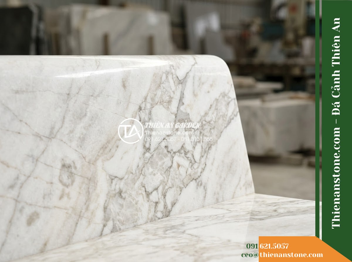 Ghế Đá Công Viên Không Tựa Khối Thấp An Phúc 140x50x40cm - Đá Vàng Cẩm Thạch - Hình 6 Ghế Đá Công Viên Không Tựa Khối Thấp An Phúc 140x50x40cm - Đá Vàng Cẩm Thạch - Showroom display of various golden marble stone benches at Da Canh Thien An, pro