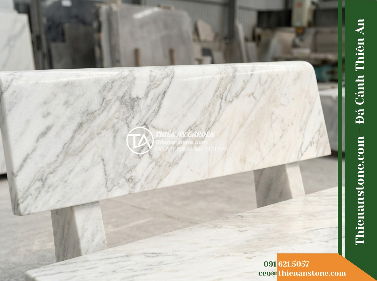 Ghế Đá Công Viên Không Tựa Mặt Cong Thanh Vân 150x45x45cm - Đá Trắng Cẩm Thạch - Hình 2 Ghế Đá Công Viên Không Tựa Mặt Cong Thanh Vân 150x45x45cm - Đá Trắng Cẩm Thạch - Aerial view of a white marble stone bench positioned beside a koi pond in a luxu