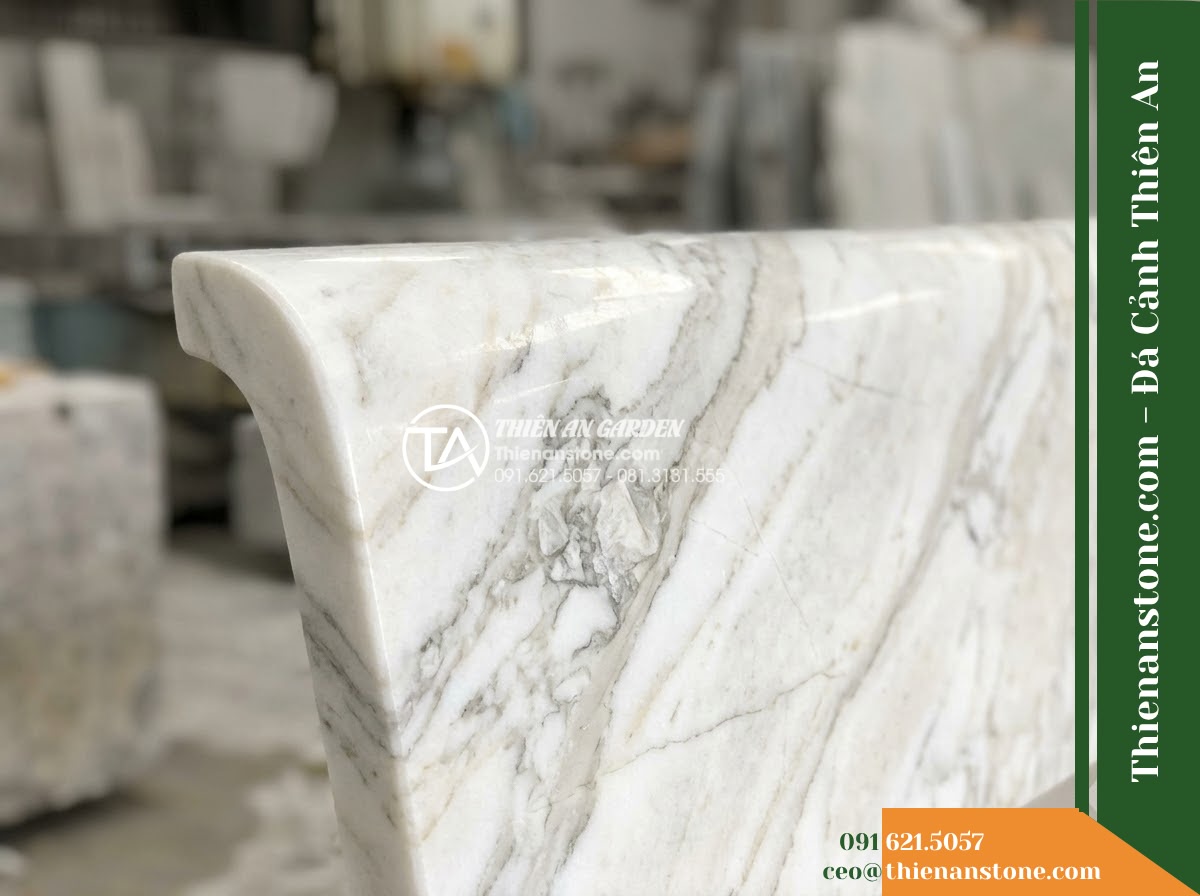 Ghế Đá Granite Nguyên Khối An Khang – Kích thước 145 x 42 x 45 cm – Kiểu dáng nhỏ gọn, bo cong toàn bộ cạnh ngoài. Chất liệu đá granite