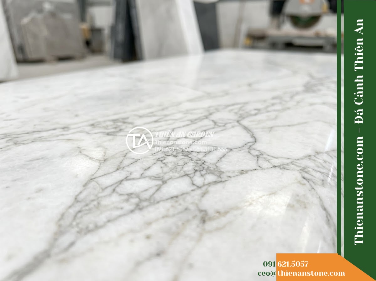 Ghế Đá Granite Nguyên Khối Bình An – Kích thước 140 x 40 x 45 cm – Kiểu dáng gọn thấp, hai chân trụ chữ nhật. Chất liệu đá granite