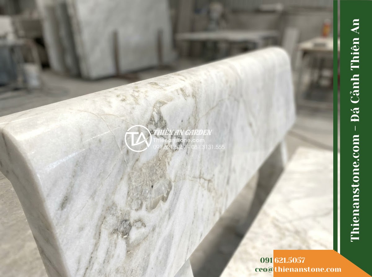 Ghế Đá Granite Nguyên Khối Đại An – Kích thước 170 x 50 x 45 cm – Kiểu dáng mặt rộng bo mềm, chân liền khối hiện đại. Chất liệu đá granite