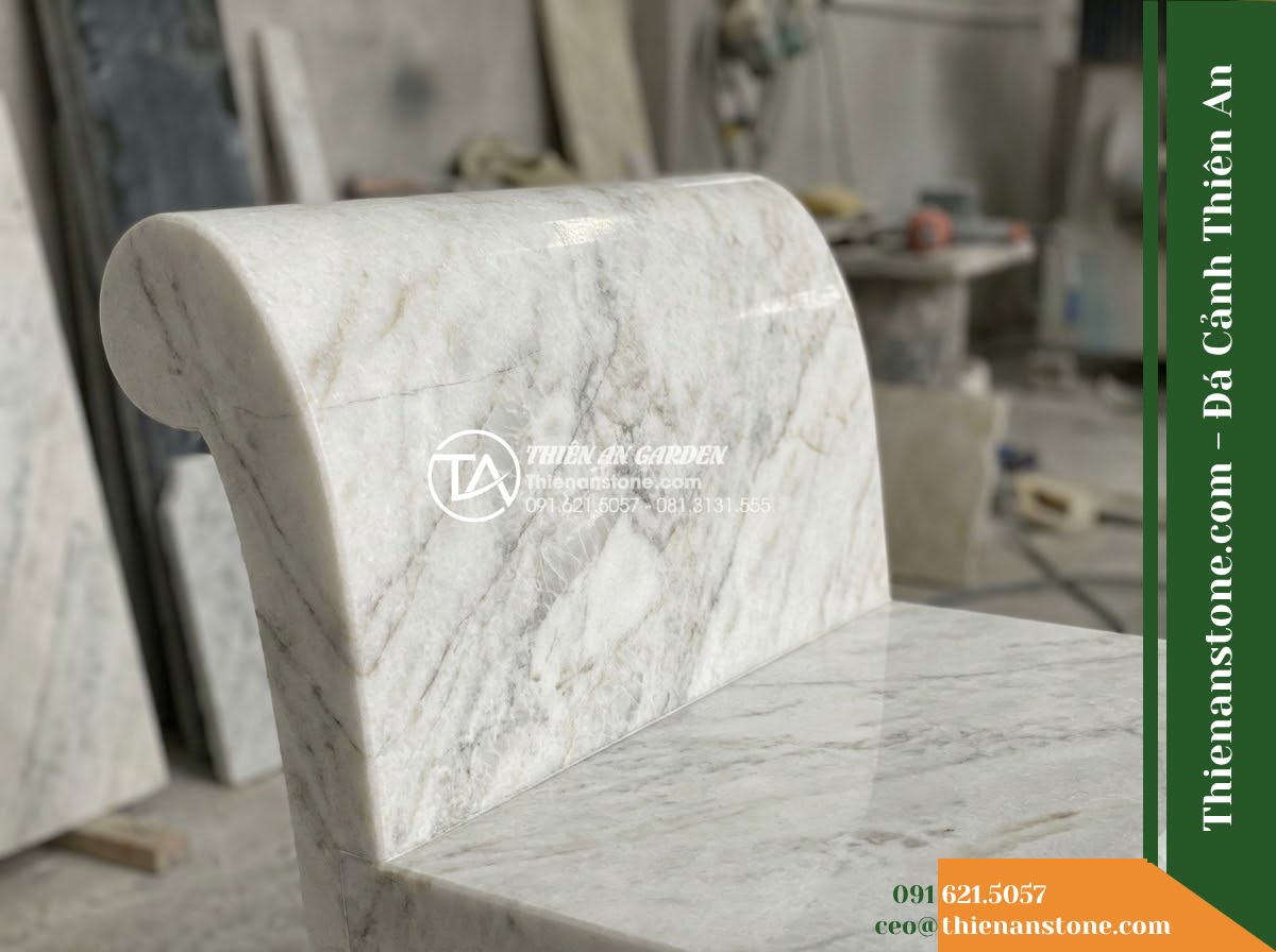 Ghế Đá Granite Nguyên Khối Đại An – Kích thước 170 x 50 x 45 cm – Kiểu dáng mặt rộng bo mềm, chân liền khối hiện đại. Chất liệu đá granite