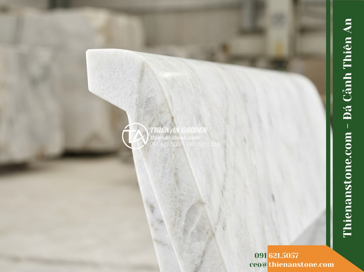 Ghế Đá Granite Nguyên Khối Đại Phát – Kích thước 180 x 48 x 45 cm – Kiểu dáng mặt cong nhẹ, cạnh vát thanh thoát. Chất liệu đá granite