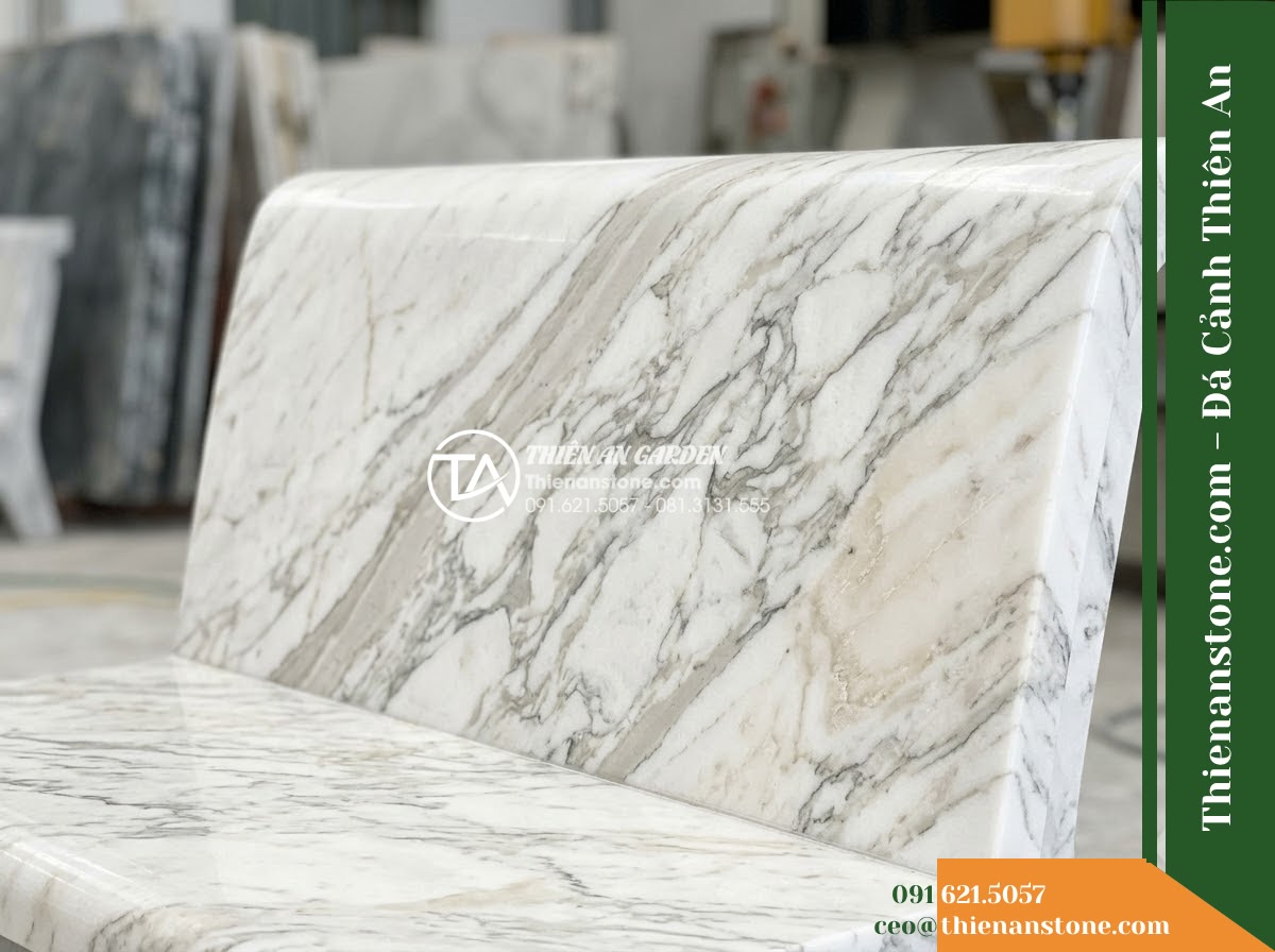 Ghế Đá Granite Nguyên Khối Đại Phát – Kích thước 180 x 48 x 45 cm – Kiểu dáng mặt cong nhẹ, cạnh vát thanh thoát. Chất liệu đá granite