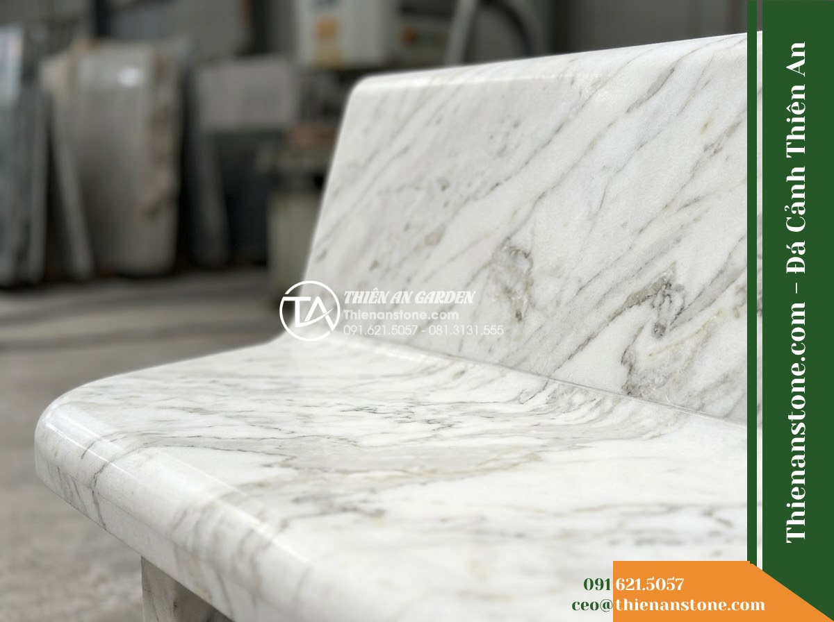 Ghế Đá Granite Nguyên Khối Gia Hưng – Kích thước 165 x 45 x 45 cm – Kiểu dáng băng thẳng, hai đầu bo bán nguyệt. Chất liệu đá granite - Hình 3 Ghế Đá Granite Nguyên Khối Gia Hưng – Kích thước 165 x 45 x 45 cm – Kiểu dáng băng thẳng, hai đầu bo bán nguyệt. Chất liệu đá granite - A natural granite stone bench at golden hour, warm sunset light casting long sha