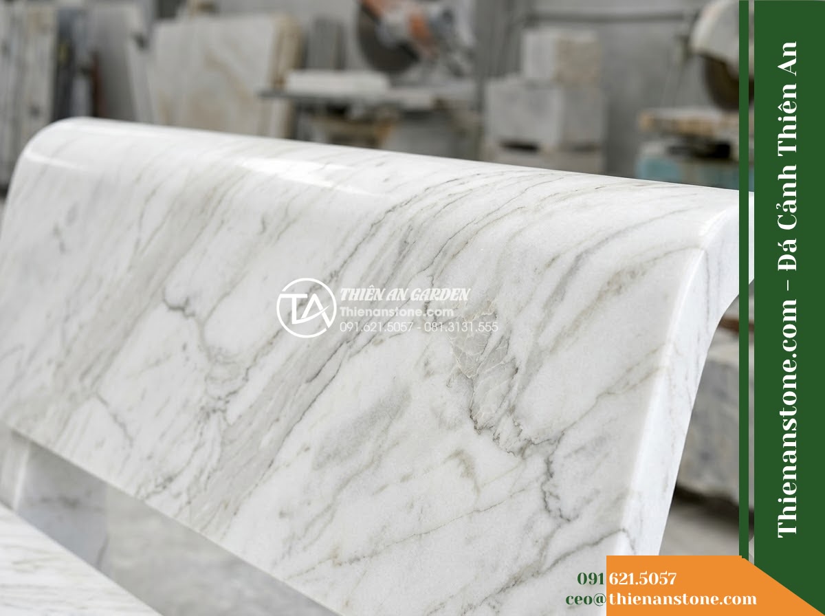 Ghế Đá Granite Nguyên Khối Hòa Bình – Kích thước 180 x 45 x 44 cm – Kiểu dáng băng thấp, chân chữ U vuông vức. Chất liệu đá granite