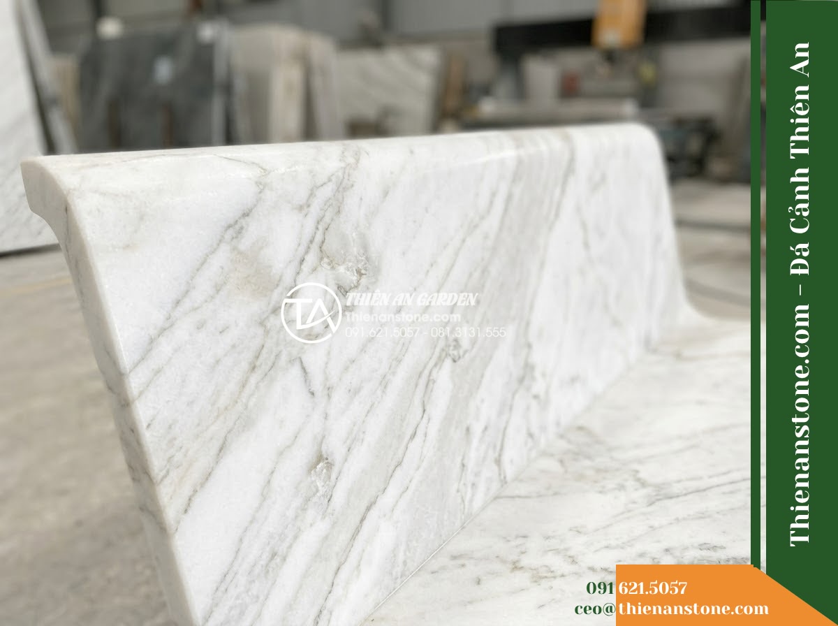 Ghế Đá Granite Nguyên Khối Hưng Thịnh – Kích thước 160 x 45 x 46 cm – Kiểu dáng khối hộp hiện đại, chân thu vào trong. Chất liệu đá granite