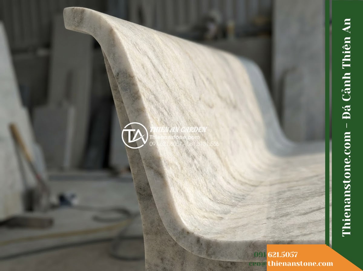 Ghế Đá Granite Nguyên Khối Khải Minh – Kích thước 185 x 45 x 45 cm – Kiểu dáng thanh dài, chân chữ T kép. Chất liệu đá granite - Hình 4 Ghế Đá Granite Nguyên Khối Khải Minh – Kích thước 185 x 45 x 45 cm – Kiểu dáng thanh dài, chân chữ T kép. Chất liệu đá granite - A natural granite stone bench integrated into a Vietnamese luxury resort landsca