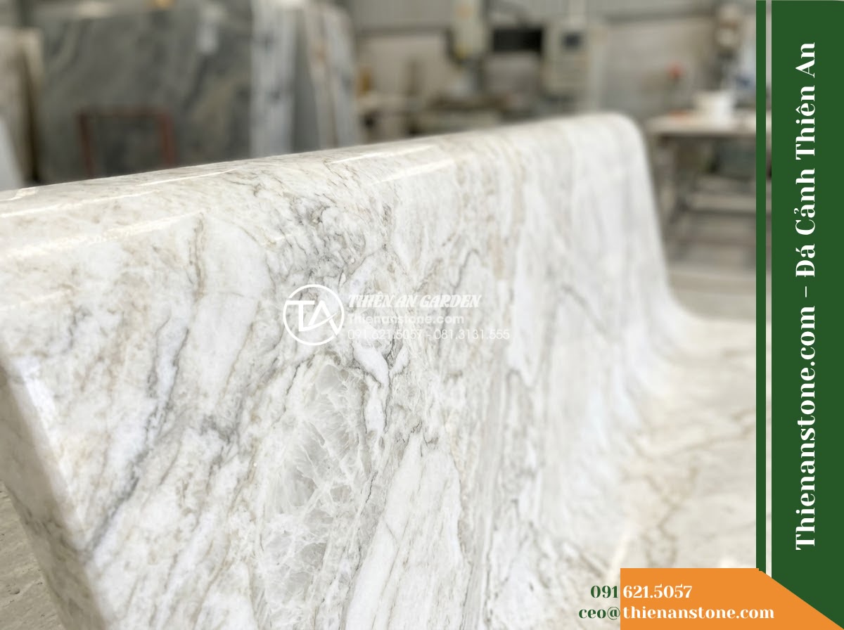 Ghế Đá Granite Nguyên Khối Khánh An – Kích thước 175 x 46 x 45 cm – Kiểu dáng mặt chữ nhật, chân khối chữ T. Chất liệu đá granite - Hình 2 Ghế Đá Granite Nguyên Khối Khánh An – Kích thước 175 x 46 x 45 cm – Kiểu dáng mặt chữ nhật, chân khối chữ T. Chất liệu đá granite - natural granite stone bench with natural veins, sitting on a manicured lawn with