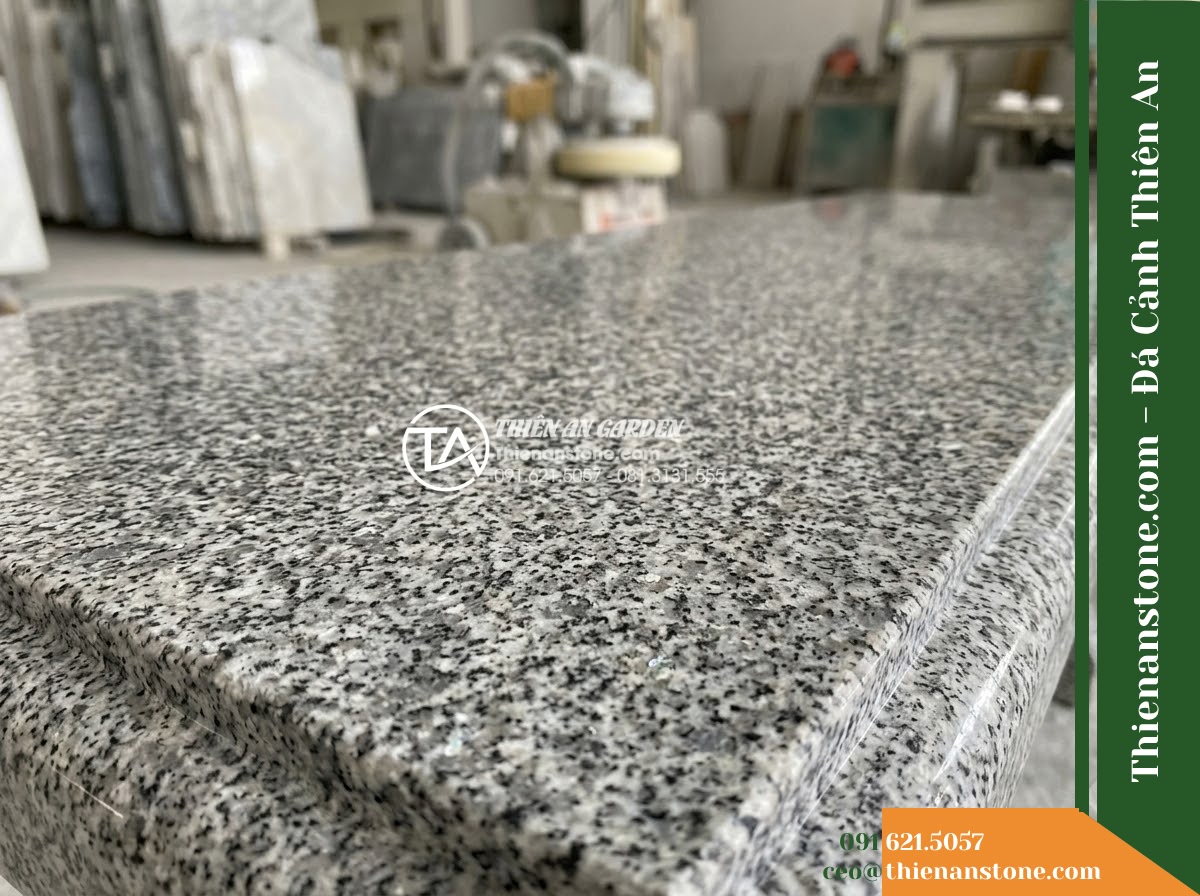 Ghế Đá Granite Nguyên Khối Minh An – Kích thước 180 x 45 x 45 cm – Kiểu dáng chữ nhật tối giản, chân liền khối. Chất liệu đá granite - Hình 1 Ghế Đá Granite Nguyên Khối Minh An – Kích thước 180 x 45 x 45 cm – Kiểu dáng chữ nhật tối giản, chân liền khối. Chất liệu đá granite - Close-up of natural veining pattern on natural granite stone surface, showing in