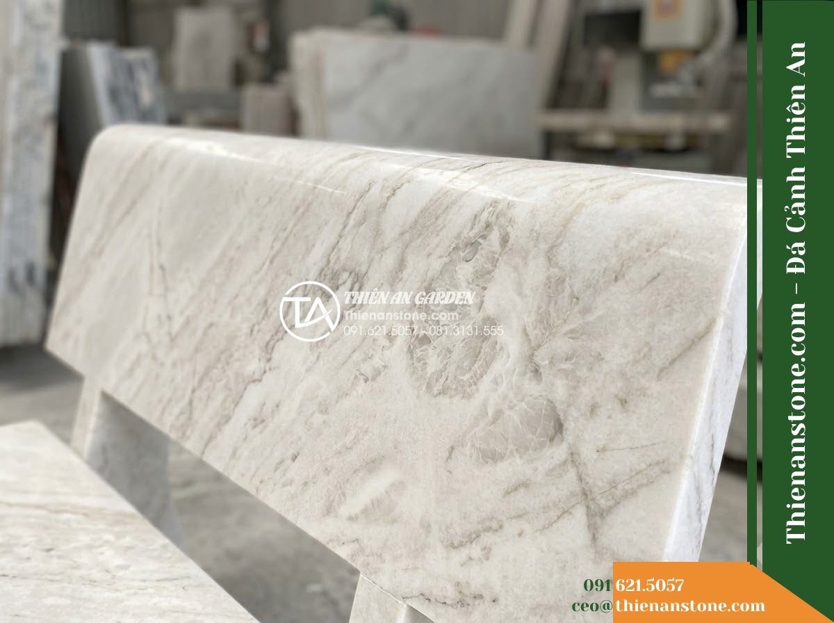 Ghế Đá Granite Nguyên Khối Nam An – Kích thước 170 x 47 x 45 cm – Kiểu dáng mặt cong lõm nhẹ, chân khối đối xứng. Chất liệu đá granite