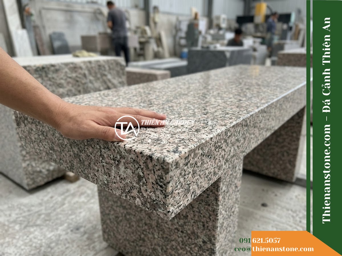Ghế Đá Granite Nguyên Khối Phúc Lộc – Kích thước 170 x 45 x 45 cm – Kiểu dáng mặt phẳng dài, chân chữ U cân đối. Chất liệu đá granite
