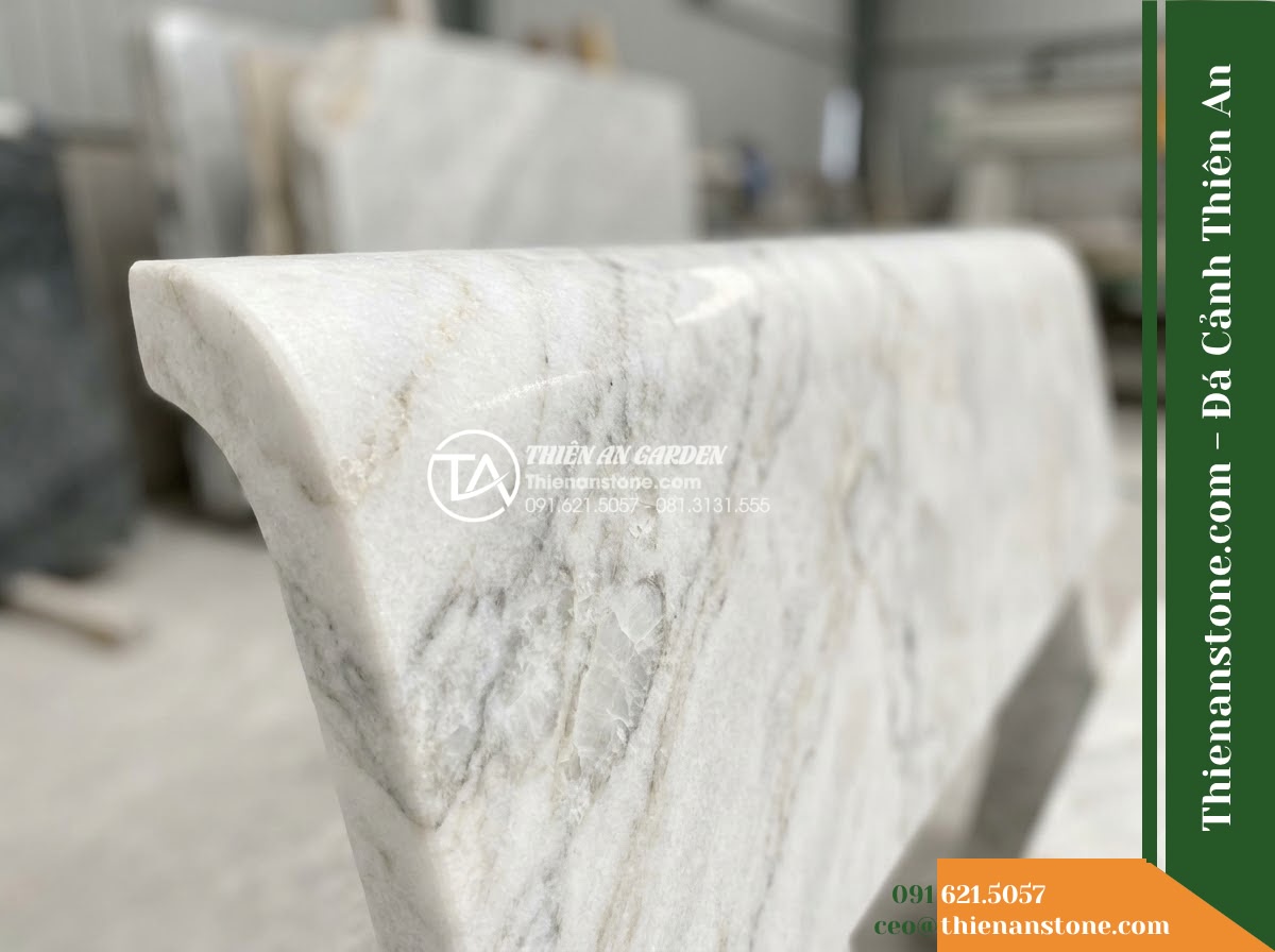 Ghế Đá Granite Nguyên Khối Phúc Thành – Kích thước 160 x 48 x 45 cm – Kiểu dáng mặt rộng, hai đầu bo cong đối xứng. Chất liệu đá granite