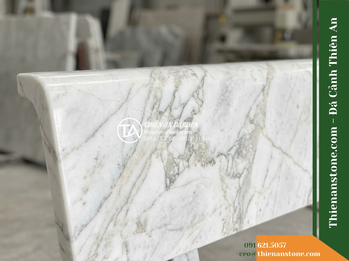 Ghế Đá Granite Nguyên Khối Tân Lộc – Kích thước 160 x 45 x 45 cm – Kiểu dáng mặt thẳng, chân chữ V cách điệu. Chất liệu đá granite