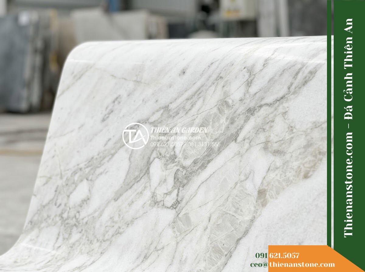 Ghế Đá Granite Nguyên Khối Thành Công – Kích thước 150 x 45 x 45 cm – Kiểu dáng mặt dày, chân trụ đôi tối giản. Chất liệu đá granite