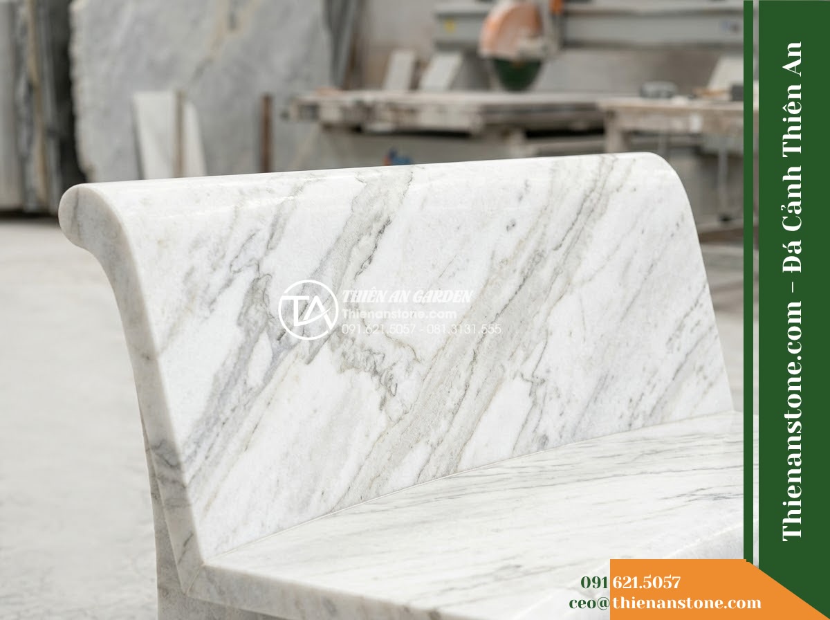 Ghế Đá Granite Nguyên Khối Thanh Phong – Kích thước 155 x 45 x 45 cm – Kiểu dáng mặt cong nhẹ theo chiều dài, chân đôi. Chất liệu đá granite - Hình 3 Ghế Đá Granite Nguyên Khối Thanh Phong – Kích thước 155 x 45 x 45 cm – Kiểu dáng mặt cong nhẹ theo chiều dài, chân đôi. Chất liệu đá granite - Autumn scene with fallen leaves scattered on a natural granite stone bench in a