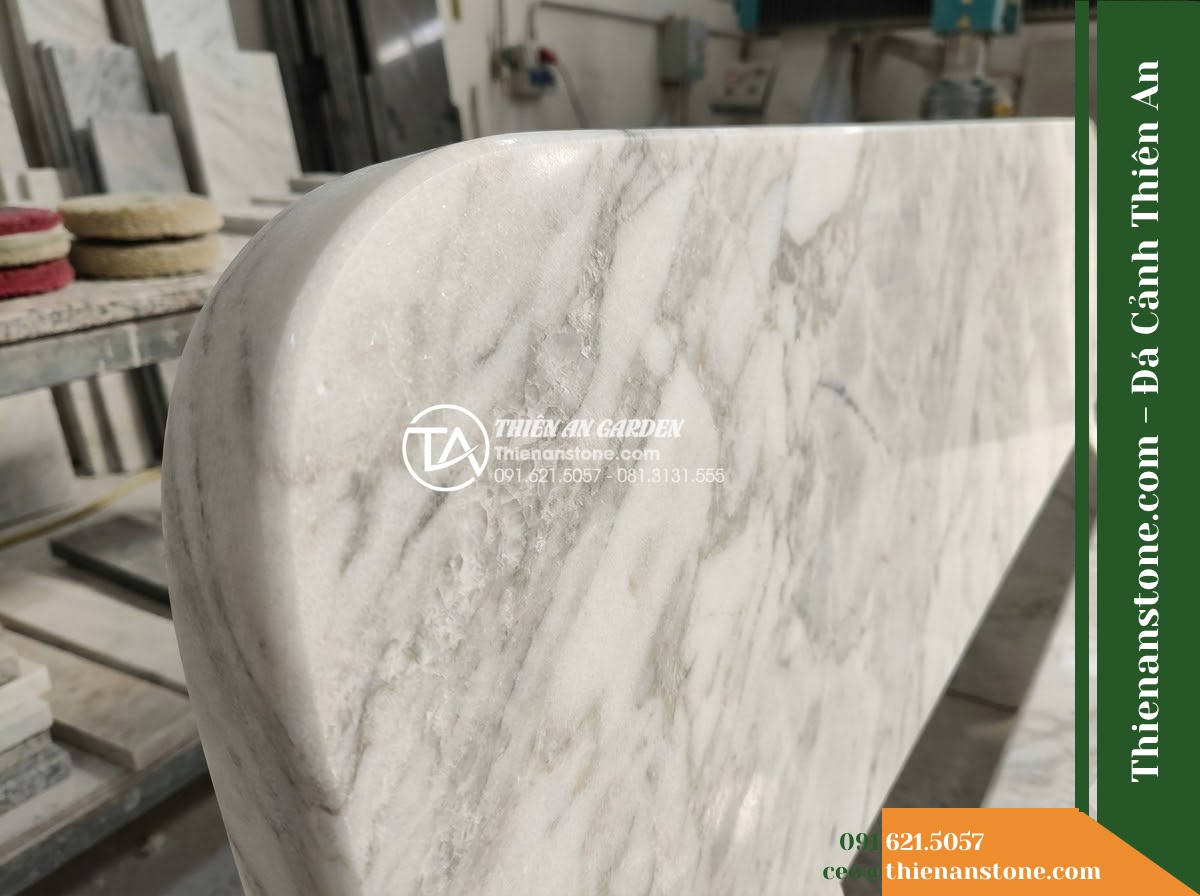 Ghế Đá Granite Nguyên Khối Thiên An – Kích thước 190 x 50 x 46 cm – Kiểu dáng bản lớn, cạnh vát 45 độ. Chất liệu đá granite