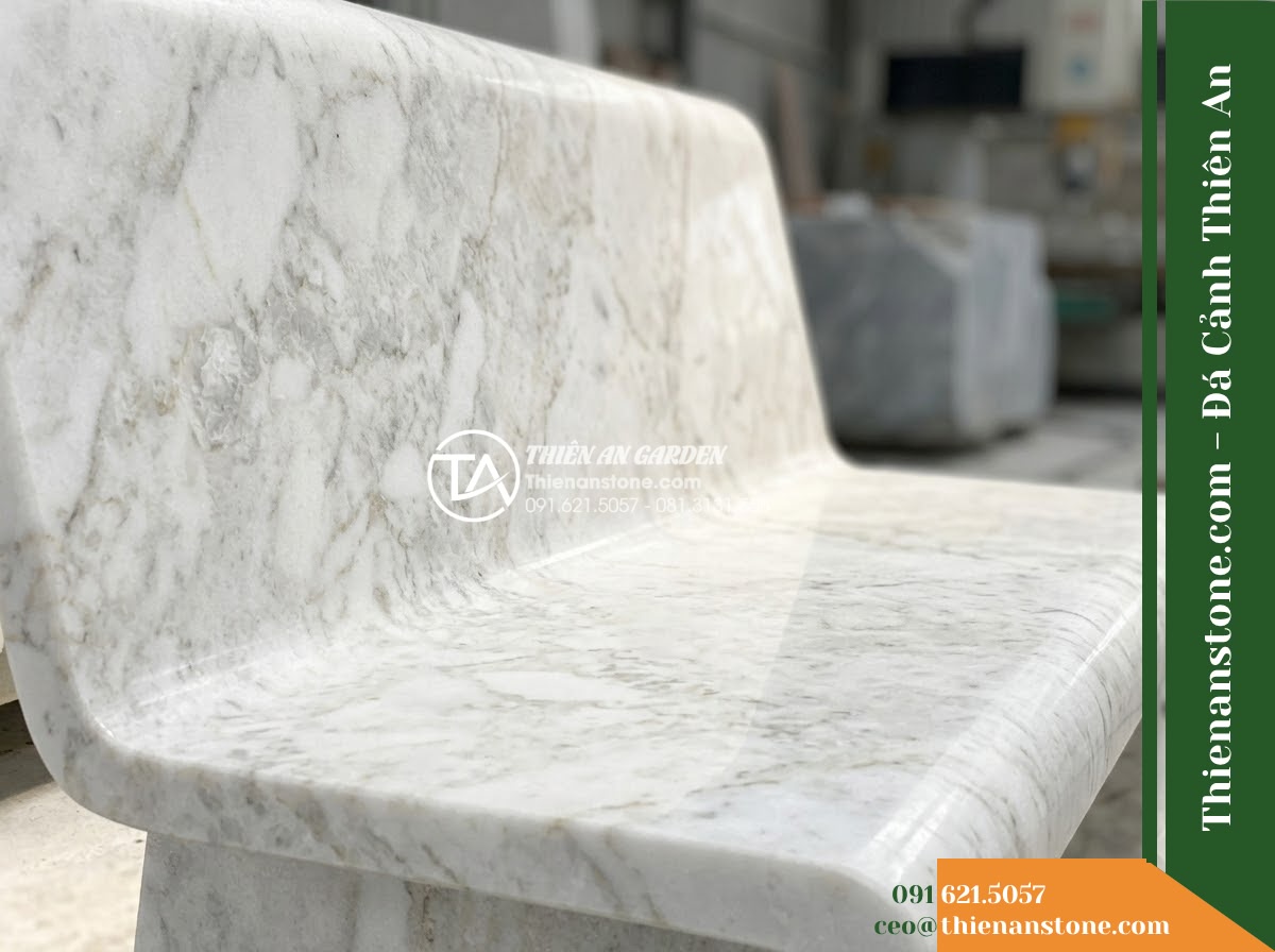 Ghế Đá Granite Nguyên Khối Trung Kiên – Kích thước 165 x 44 x 45 cm – Kiểu dáng mặt bo đầu, chân trụ thu nhỏ. Chất liệu đá granite