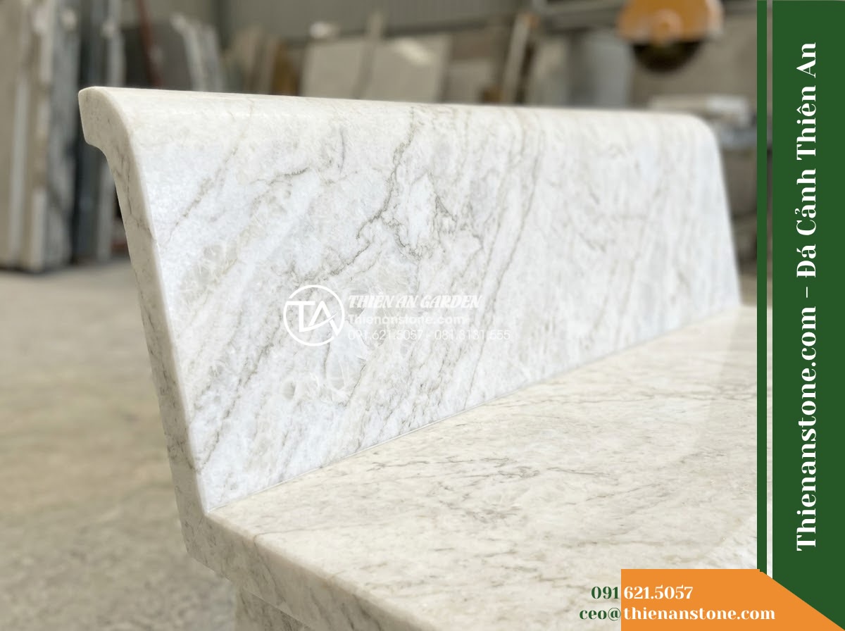 Ghế Đá Granite Nguyên Khối Trung Kiên – Kích thước 165 x 44 x 45 cm – Kiểu dáng mặt bo đầu, chân trụ thu nhỏ. Chất liệu đá granite