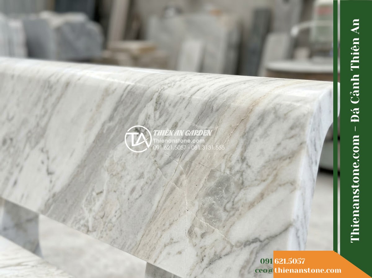 Ghế Đá Granite Nguyên Khối Vạn Phúc – Kích thước 190 x 48 x 45 cm – Kiểu dáng băng dài bo góc, chân khối vuông. Chất liệu đá granite - Hình 4 Ghế Đá Granite Nguyên Khối Vạn Phúc – Kích thước 190 x 48 x 45 cm – Kiểu dáng băng dài bo góc, chân khối vuông. Chất liệu đá granite - A natural granite stone bench integrated into a Vietnamese luxury resort landsca