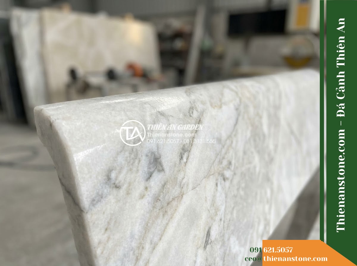 Ghế Đá Granite Nguyên Khối Vạn Thành – Kích thước 195 x 48 x 45 cm – Kiểu dáng dài khỏe khoắn, chân vuông bản rộng. Chất liệu đá granite - Hình 6 Ghế Đá Granite Nguyên Khối Vạn Thành – Kích thước 195 x 48 x 45 cm – Kiểu dáng dài khỏe khoắn, chân vuông bản rộng. Chất liệu đá granite - Showroom display of various natural granite stone benches at Da Canh Thien An, p