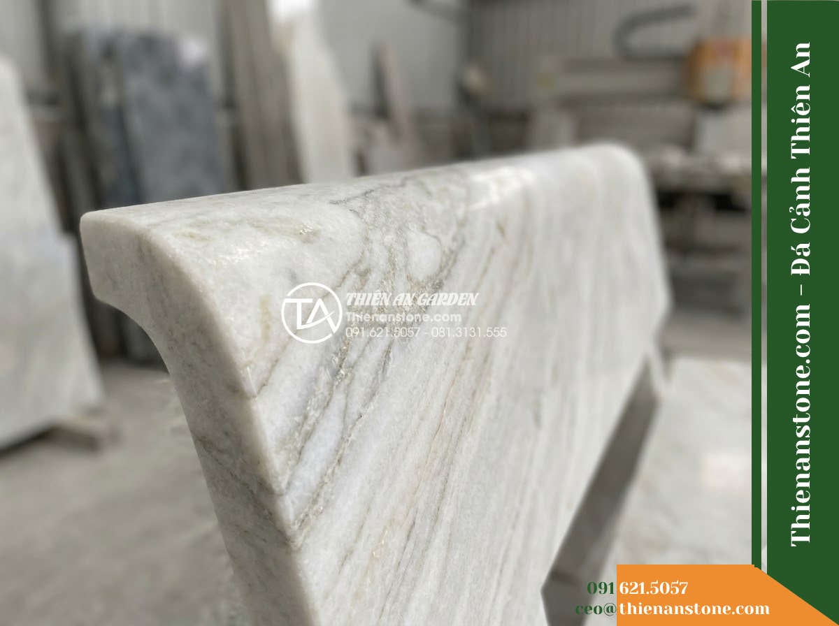 Ghế Đá Granite Nguyên Khối Vĩnh Phúc – Kích thước 175 x 47 x 45 cm – Kiểu dáng mặt chữ nhật, chân khối tạo khe thoáng. Chất liệu đá granite