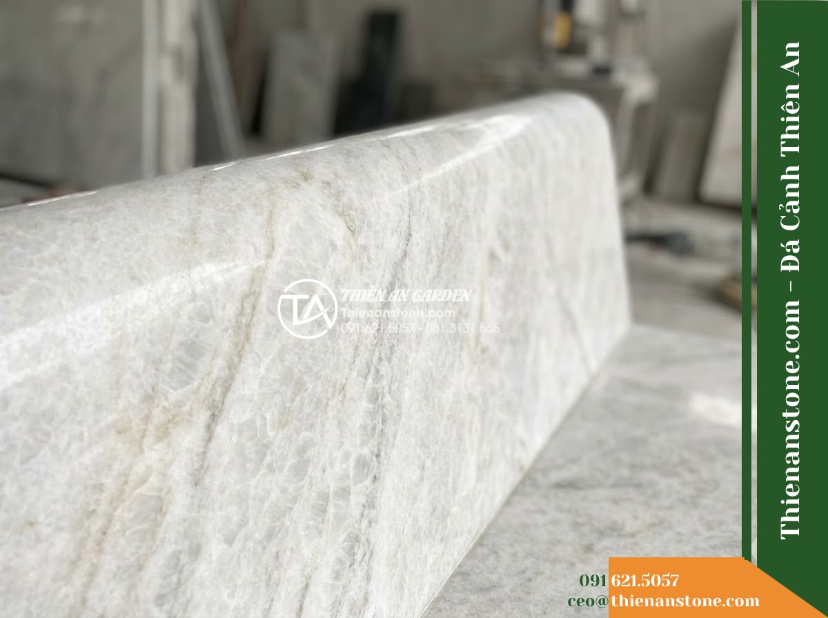 Ghế Đá Granite Nguyên Khối Vĩnh Phúc – Kích thước 175 x 47 x 45 cm – Kiểu dáng mặt chữ nhật, chân khối tạo khe thoáng. Chất liệu đá granite - Hình 3 Ghế Đá Granite Nguyên Khối Vĩnh Phúc – Kích thước 175 x 47 x 45 cm – Kiểu dáng mặt chữ nhật, chân khối tạo khe thoáng. Chất liệu đá granite - Stone bench of natural granite beside a cascading water feature at night, illumi