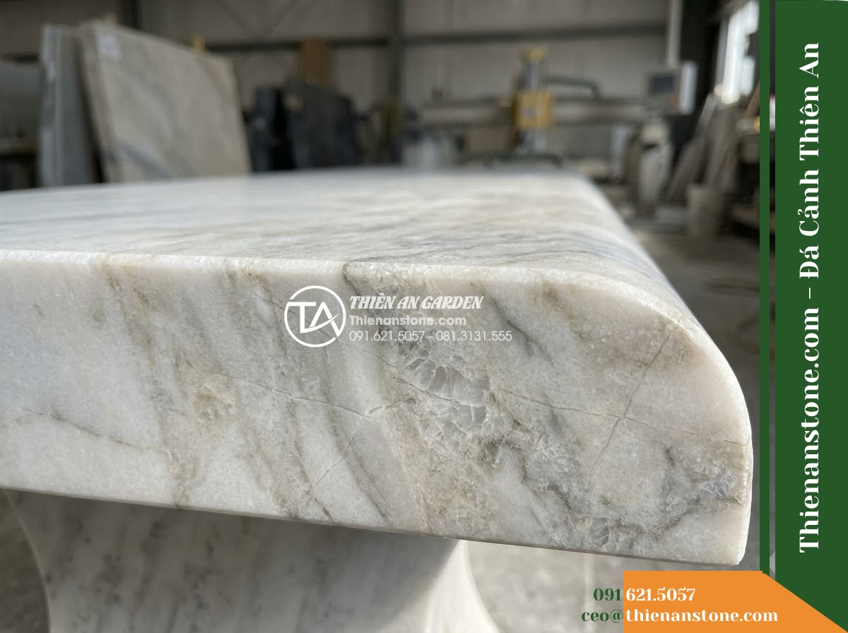 Ghế Đá Granite Nguyên Khối Vĩnh Phúc – Kích thước 175 x 47 x 45 cm – Kiểu dáng mặt chữ nhật, chân khối tạo khe thoáng. Chất liệu đá granite - Hình 6 Ghế Đá Granite Nguyên Khối Vĩnh Phúc – Kích thước 175 x 47 x 45 cm – Kiểu dáng mặt chữ nhật, chân khối tạo khe thoáng. Chất liệu đá granite - Showroom display of various natural granite stone benches at Da Canh Thien An, p