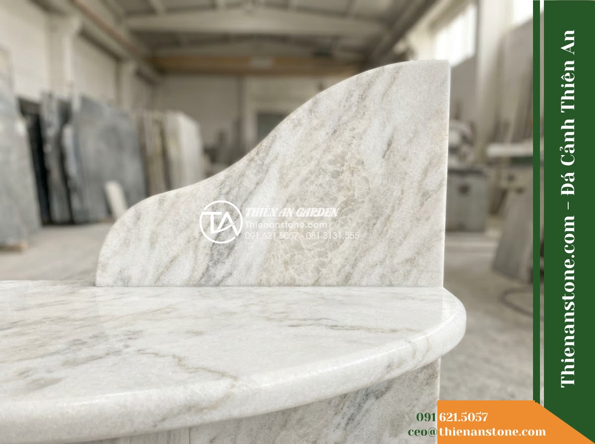 Ghế Đá Granito Đại Phúc – Kích thước 185 x 50 x 84 cm – Kiểu dáng tựa cao bản lớn, chân chữ U. Chất liệu đá granito (đá mài) - Hình 2 Ghế Đá Granito Đại Phúc – Kích thước 185 x 50 x 84 cm – Kiểu dáng tựa cao bản lớn, chân chữ U. Chất liệu đá granito (đá mài) - Elegant granito polished stone stone bench in a school courtyard, flanked by pho