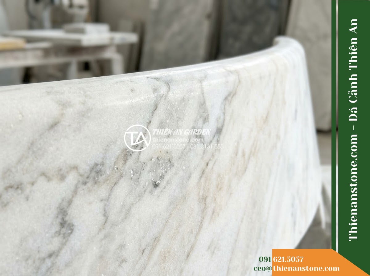 Ghế Đá Granito Đức Thành – Kích thước 175 x 50 x 80 cm – Kiểu dáng tựa chữ nhật, chân trụ dày. Chất liệu đá granito (đá mài)