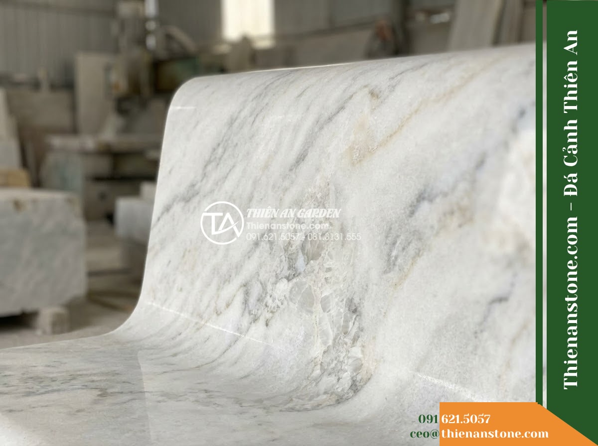 Ghế Đá Granito Đức Thành – Kích thước 175 x 50 x 80 cm – Kiểu dáng tựa chữ nhật, chân trụ dày. Chất liệu đá granito (đá mài)