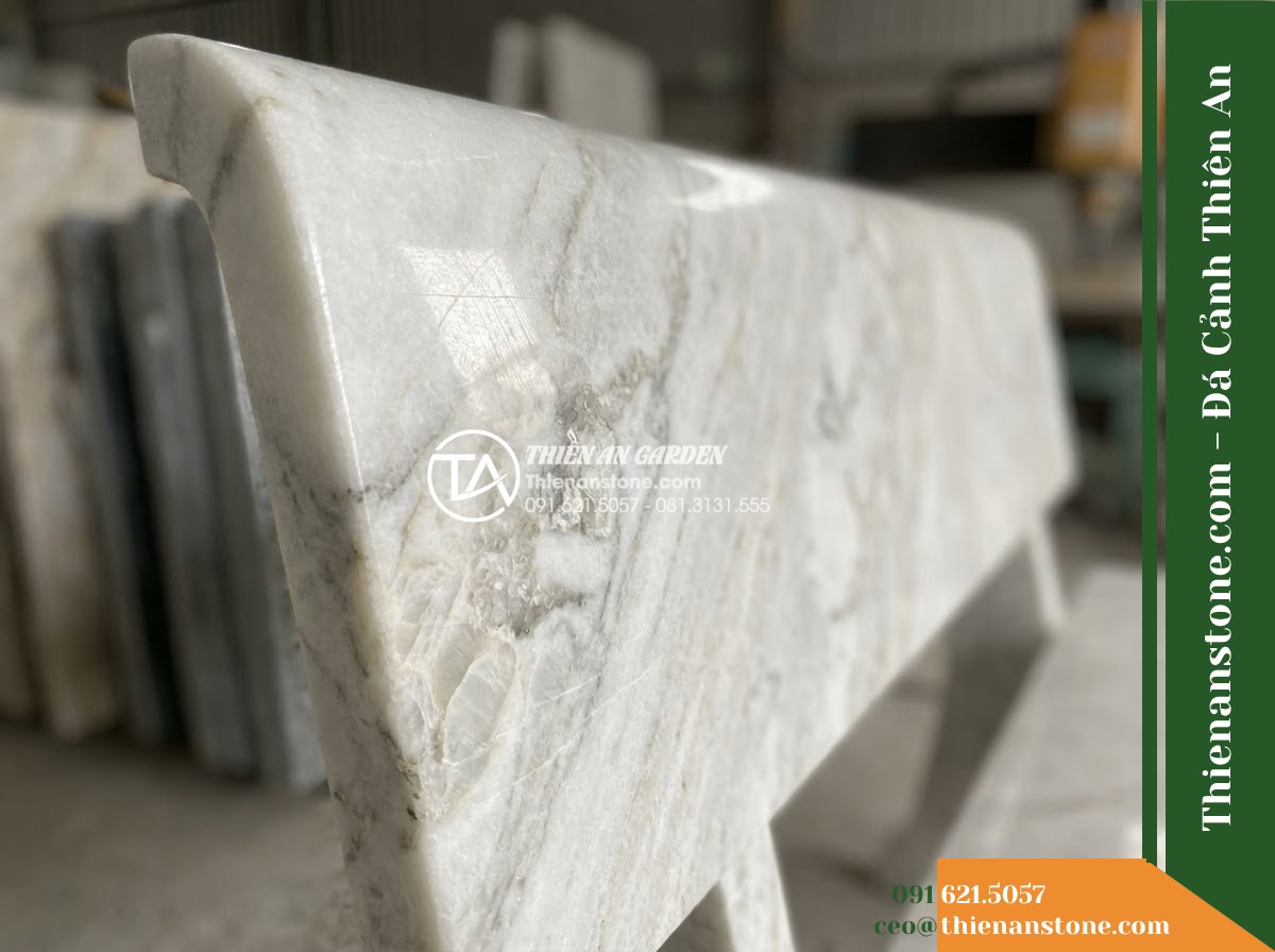 Ghế Đá Granito Đức Thành – Kích thước 175 x 50 x 80 cm – Kiểu dáng tựa chữ nhật, chân trụ dày. Chất liệu đá granito (đá mài)