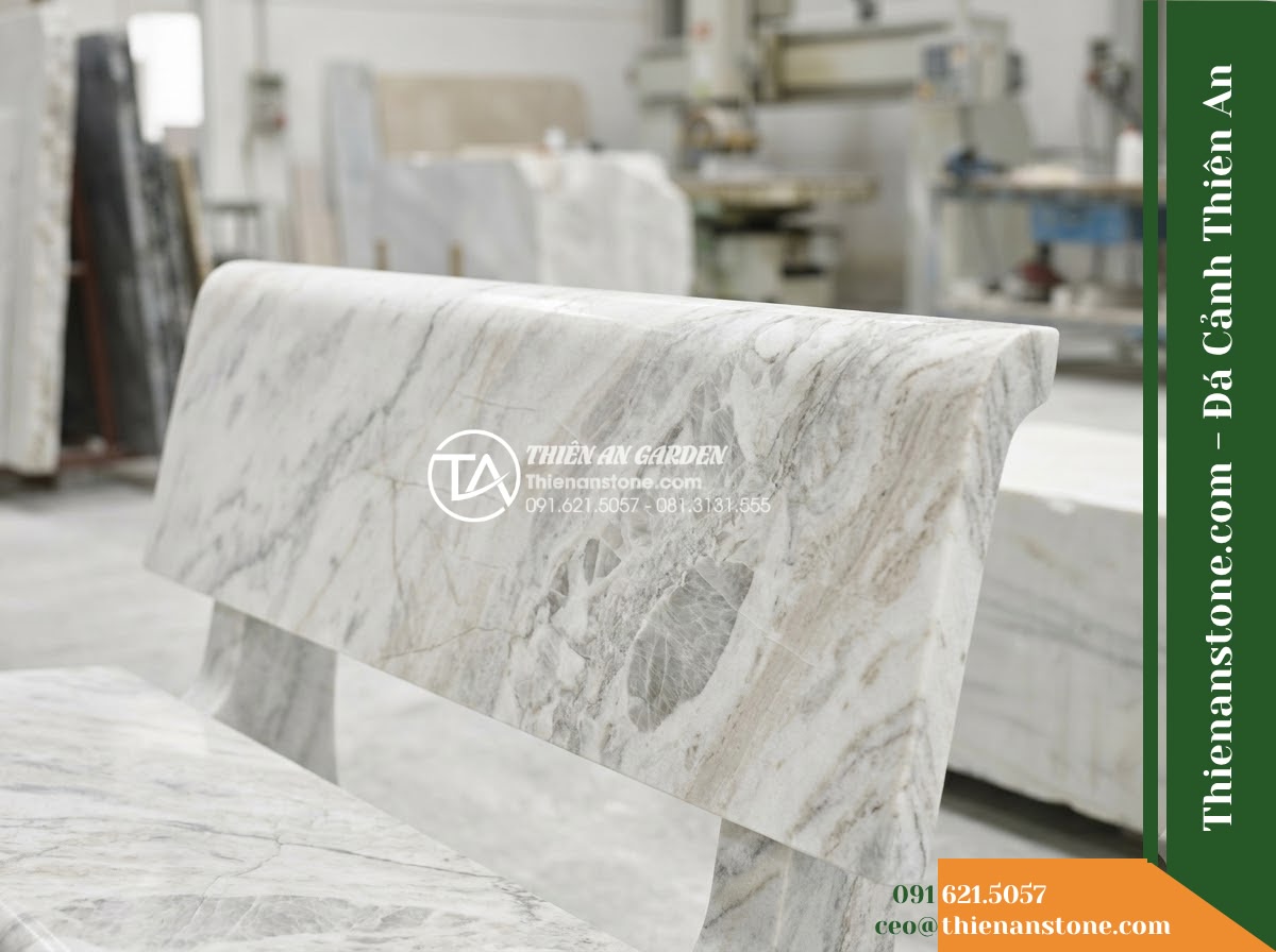 Ghế Đá Granito Hải Minh – Kích thước 185 x 52 x 82 cm – Kiểu dáng tựa liền bản rộng, tay vịn thấp. Chất liệu đá granito (đá mài)