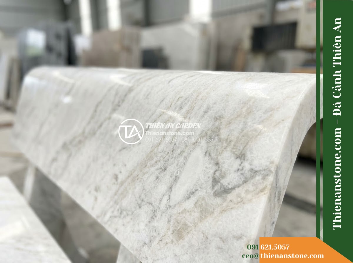 Ghế Đá Granito Hòa Phát – Kích thước 160 x 48 x 82 cm – Kiểu dáng tựa liền tấm, chân chữ A vững chắc. Chất liệu đá granito (đá mài) - Hình 6 Ghế Đá Granito Hòa Phát – Kích thước 160 x 48 x 82 cm – Kiểu dáng tựa liền tấm, chân chữ A vững chắc. Chất liệu đá granito (đá mài) - Showroom display of various granito polished stone stone benches at Da Canh Thie