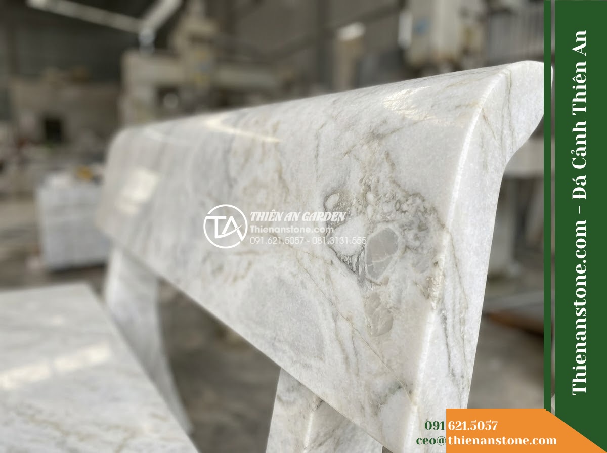Ghế Đá Granito Khánh Hòa – Kích thước 180 x 52 x 80 cm – Kiểu dáng tựa bản rộng, chân chữ U kép. Chất liệu đá granito (đá mài)