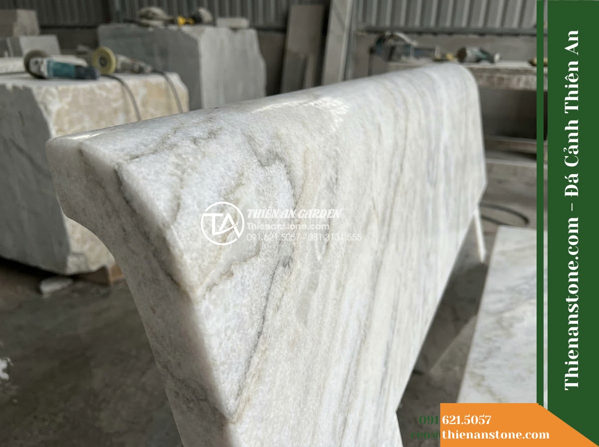 Ghế Đá Granito Minh Châu – Kích thước 180 x 50 x 80 cm – Kiểu dáng tựa nan dọc cổ điển, tay vịn bo tròn. Chất liệu đá granito (đá mài) - Hình 6 Ghế Đá Granito Minh Châu – Kích thước 180 x 50 x 80 cm – Kiểu dáng tựa nan dọc cổ điển, tay vịn bo tròn. Chất liệu đá granito (đá mài) - Showroom display of various granito polished stone stone benches at Da Canh Thie