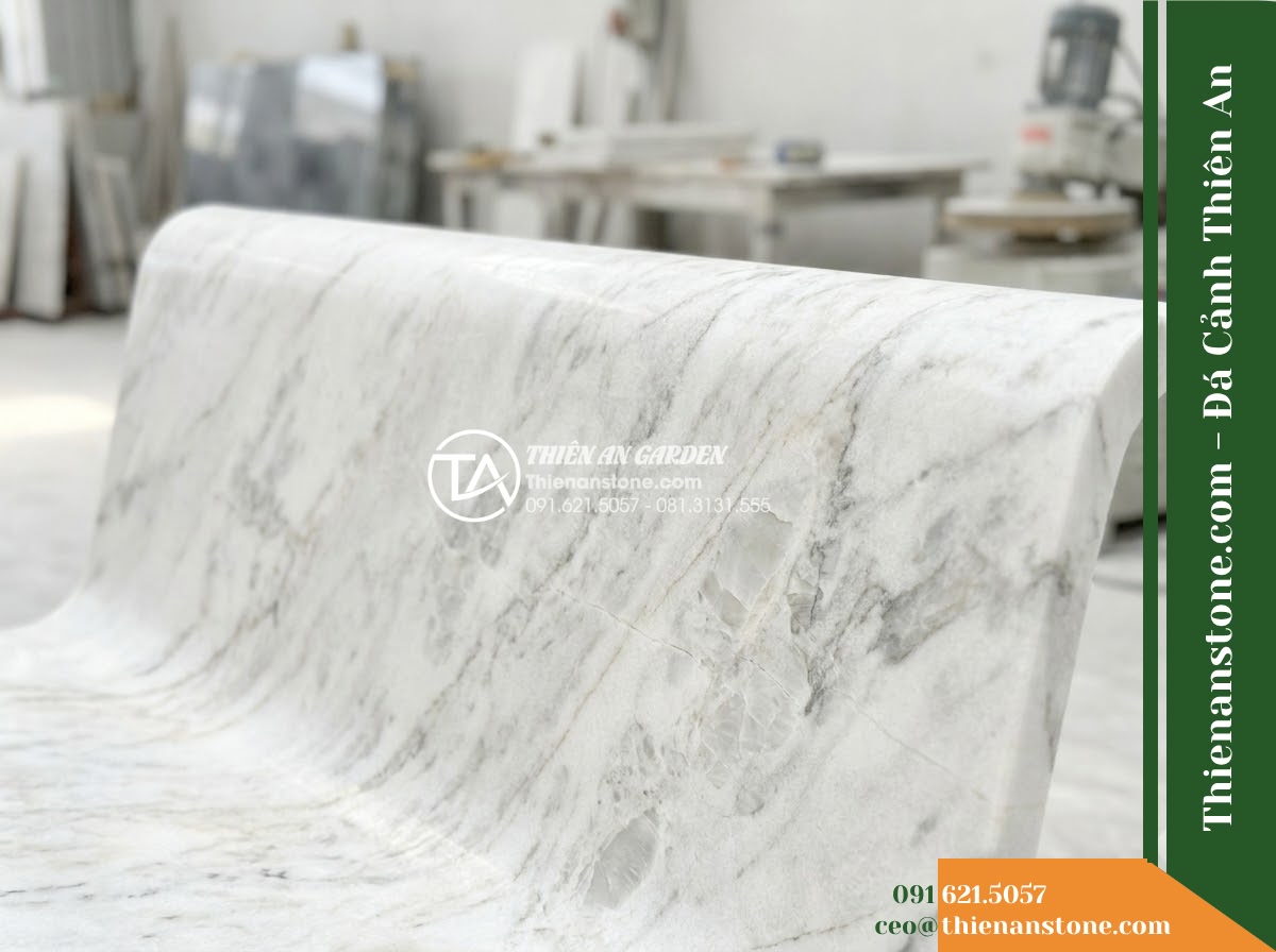 Ghế Đá Granito Minh Tâm – Kích thước 165 x 50 x 80 cm – Kiểu dáng tựa nan cong, chân trụ vuông. Chất liệu đá granito (đá mài)
