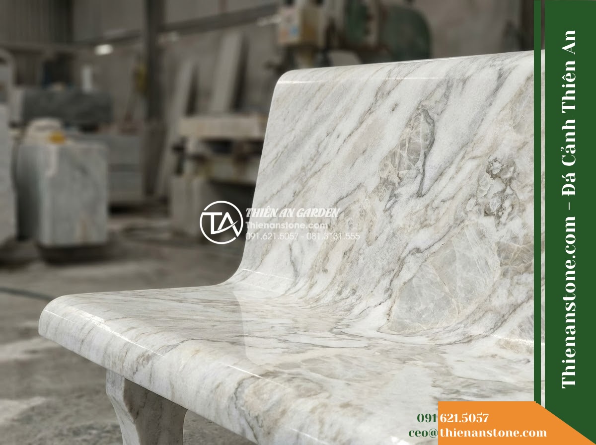 Ghế Đá Granito Minh Tâm – Kích thước 165 x 50 x 80 cm – Kiểu dáng tựa nan cong, chân trụ vuông. Chất liệu đá granito (đá mài)