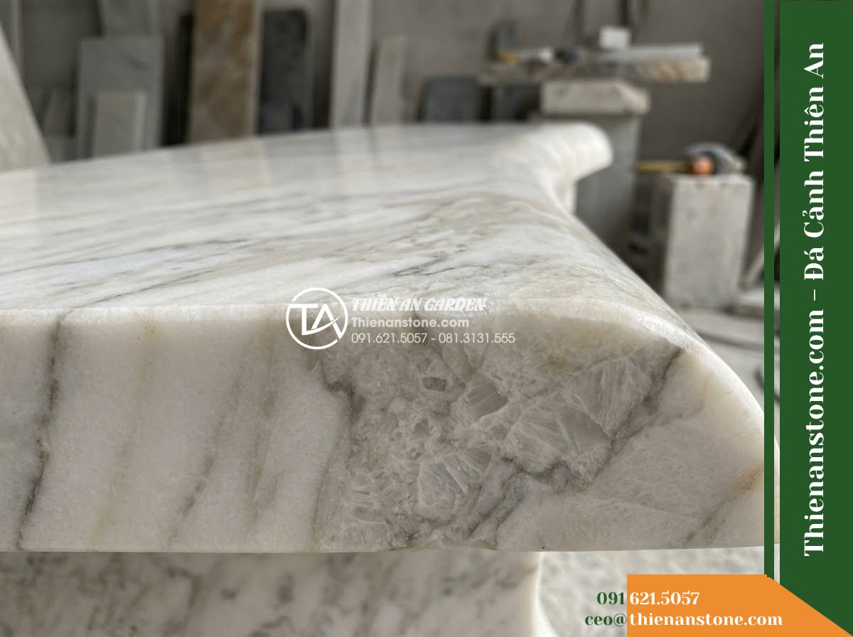 Ghế Đá Granito Nhật Phúc – Kích thước 180 x 48 x 80 cm – Kiểu dáng tựa thẳng thanh mảnh, chân chữ A. Chất liệu đá granito (đá mài)