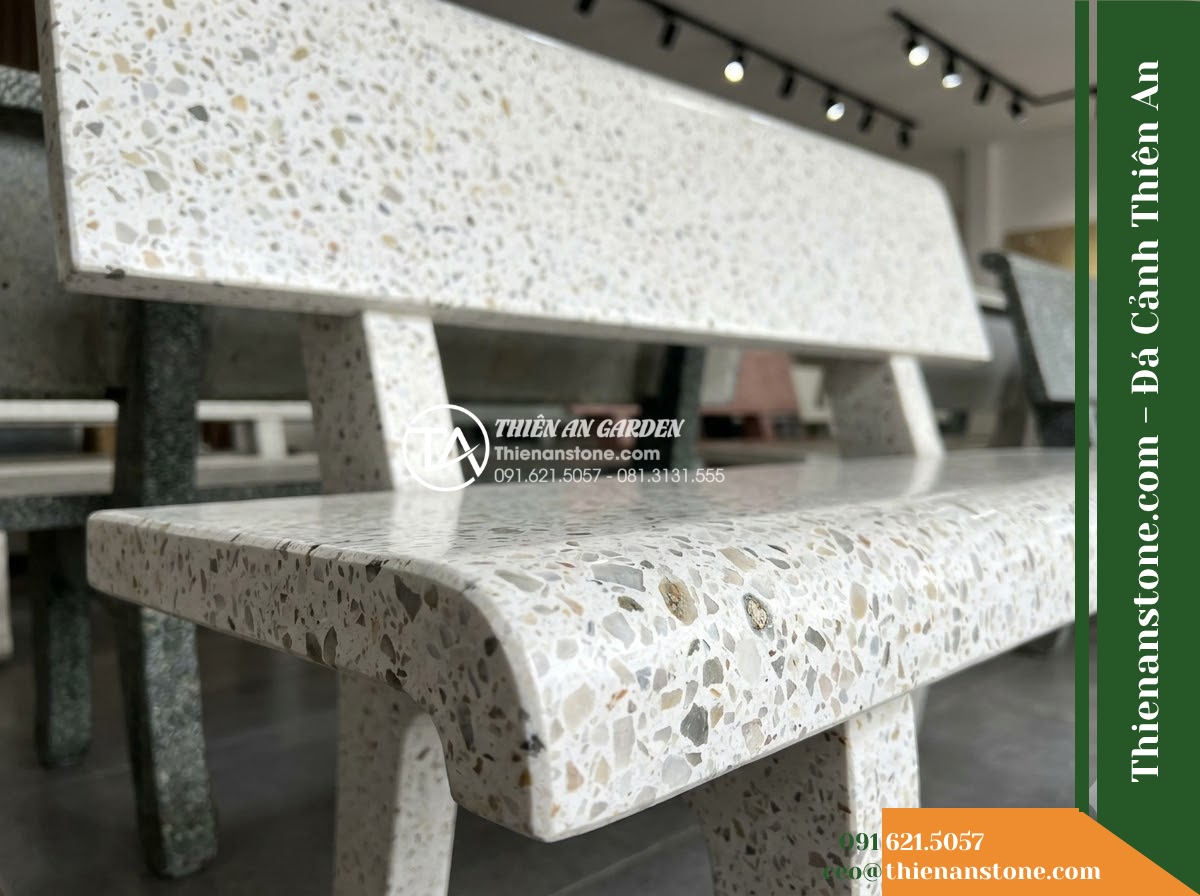 Ghế Đá Granito Quốc An – Kích thước 175 x 50 x 82 cm – Kiểu dáng tựa nan ngang dày, tay vịn liền. Chất liệu đá granito (đá mài) - Hình 6 Ghế Đá Granito Quốc An – Kích thước 175 x 50 x 82 cm – Kiểu dáng tựa nan ngang dày, tay vịn liền. Chất liệu đá granito (đá mài) - Showroom display of various granito polished stone stone benches at Da Canh Thie