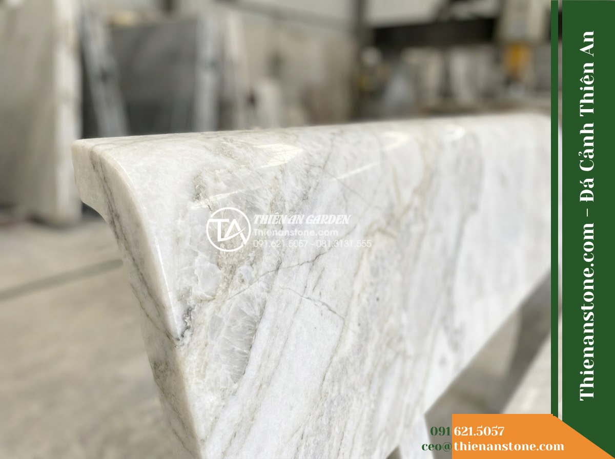 Ghế Đá Granito Tâm Phúc – Kích thước 175 x 50 x 80 cm – Kiểu dáng tựa cong liền, tay vịn vuông. Chất liệu đá granito (đá mài)