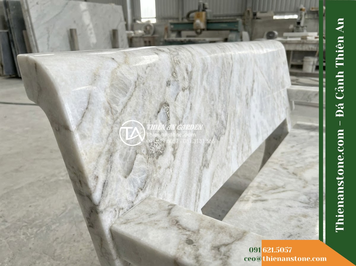 Ghế Đá Granito Tâm Phúc – Kích thước 175 x 50 x 80 cm – Kiểu dáng tựa cong liền, tay vịn vuông. Chất liệu đá granito (đá mài)