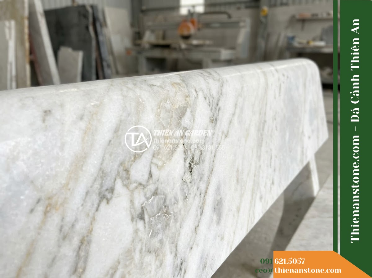 Ghế Đá Granito Thành Lộc – Kích thước 180 x 52 x 82 cm – Kiểu dáng tựa vòm rộng, mặt ngồi bản lớn. Chất liệu đá granito (đá mài)