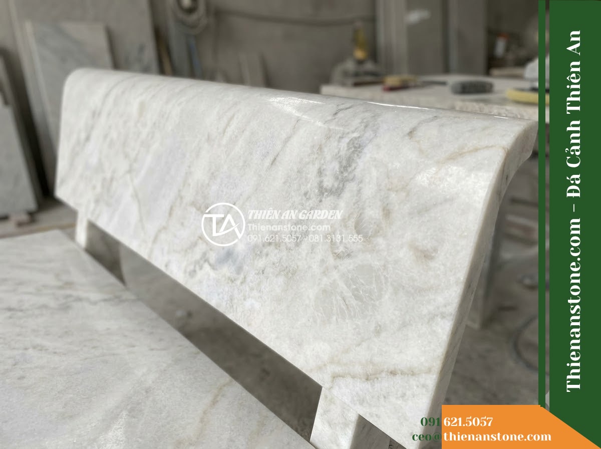 Ghế Đá Granito Thành Lộc – Kích thước 180 x 52 x 82 cm – Kiểu dáng tựa vòm rộng, mặt ngồi bản lớn. Chất liệu đá granito (đá mài)