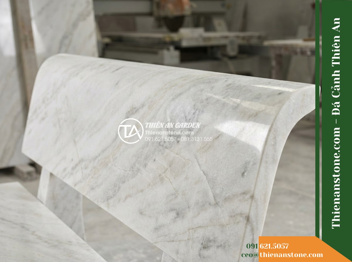 Ghế Đá Granito Thành Lộc – Kích thước 180 x 52 x 82 cm – Kiểu dáng tựa vòm rộng, mặt ngồi bản lớn. Chất liệu đá granito (đá mài)