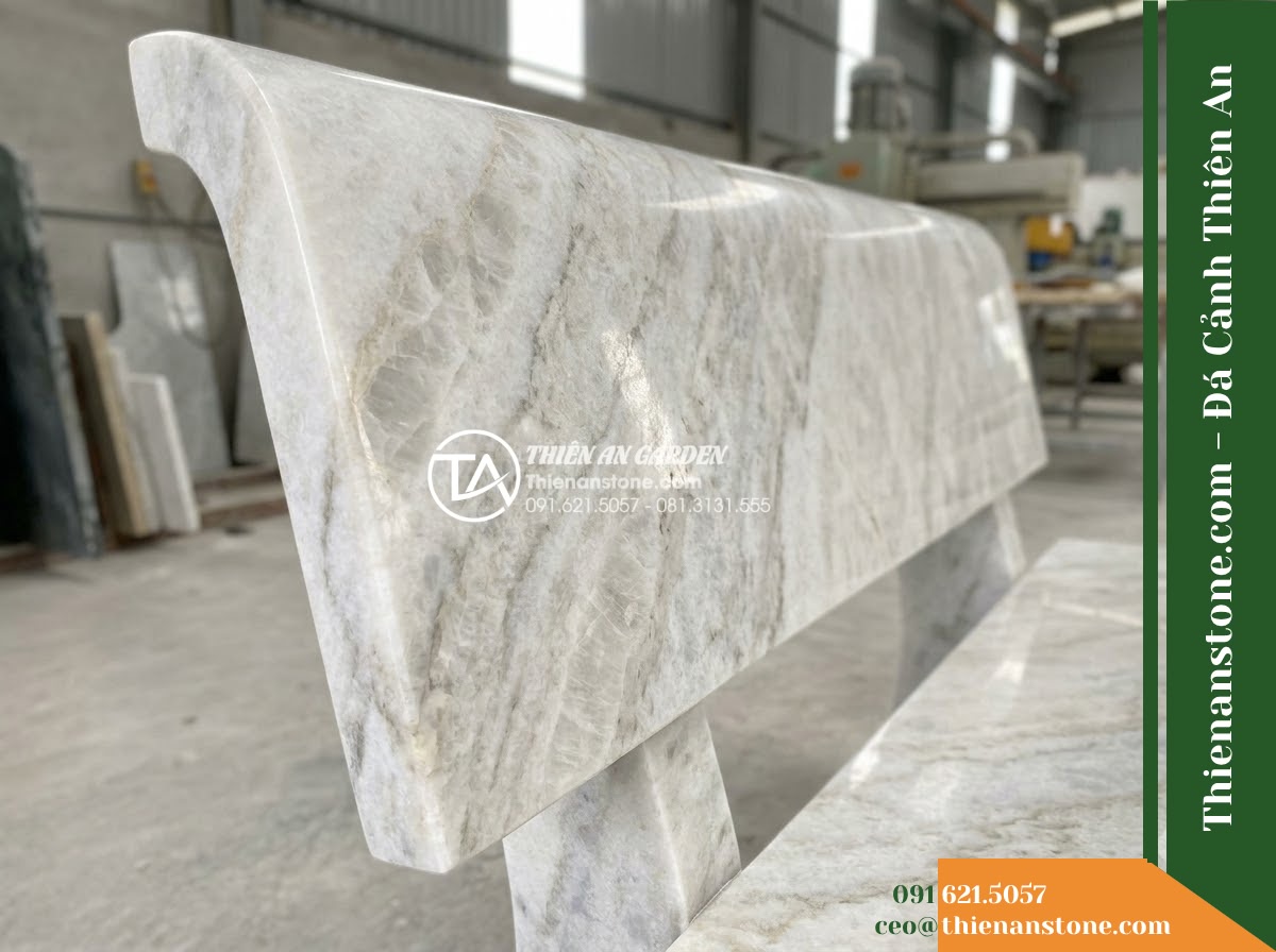Ghế Đá Granito Thiên Lộc – Kích thước 160 x 50 x 85 cm – Kiểu dáng tựa cao bo cong, chân trụ đối xứng. Chất liệu đá granito (đá mài)