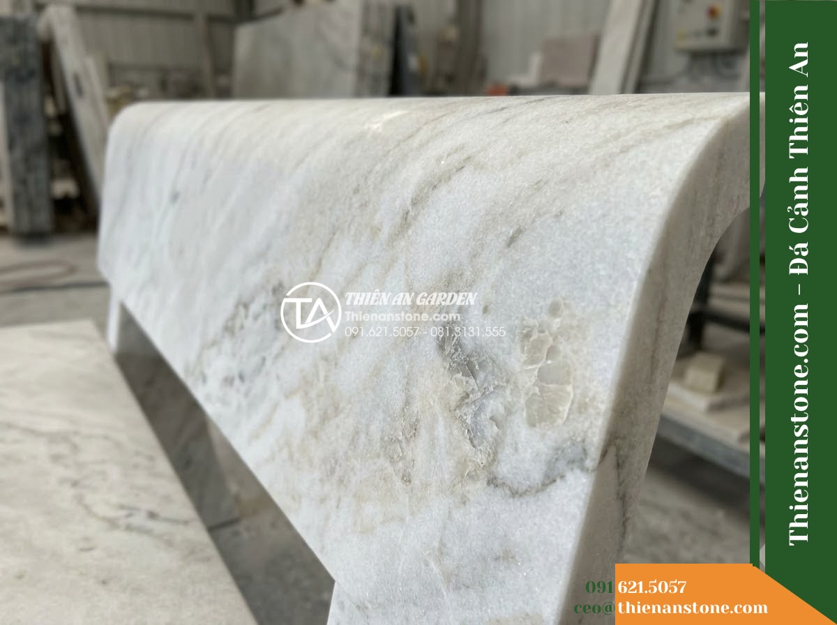 Ghế Đá Granito Thiên Thành – Kích thước 165 x 50 x 80 cm – Kiểu dáng tựa cong thấp, mặt ngồi rộng. Chất liệu đá granito (đá mài) - Hình 6 Ghế Đá Granito Thiên Thành – Kích thước 165 x 50 x 80 cm – Kiểu dáng tựa cong thấp, mặt ngồi rộng. Chất liệu đá granito (đá mài) - Showroom display of various granito polished stone stone benches at Da Canh Thie