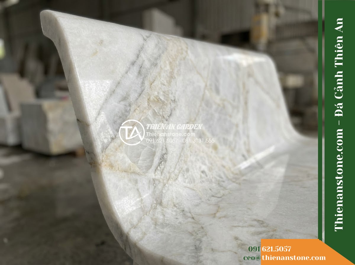 Ghế Đá Granito Tường Phúc – Kích thước 165 x 50 x 82 cm – Kiểu dáng tựa vòm đôi, chân chữ A cân đối. Chất liệu đá granito (đá mài)