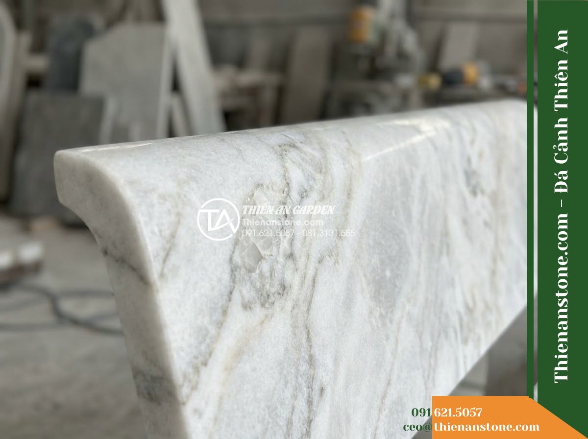 Ghế Đá Granito Vạn Thành – Kích thước 155 x 46 x 45 cm – Kiểu dáng không tựa, mặt dài thanh mảnh. Chất liệu đá granito (đá mài) - Hình 3 Ghế Đá Granito Vạn Thành – Kích thước 155 x 46 x 45 cm – Kiểu dáng không tựa, mặt dài thanh mảnh. Chất liệu đá granito (đá mài) - Stone bench of granito polished stone beside a cascading water feature at night,